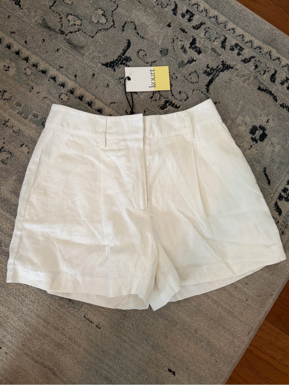 NWT Kourt White Linen Shorts size 2